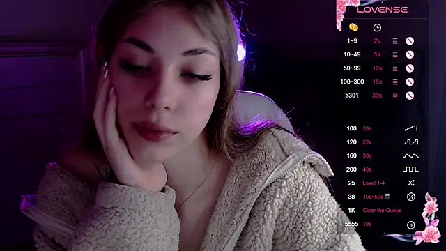 Snapshot of Leila_Vanilla chatting on November 11, 2025, 2:17 am Leila Vanilla online show from November 11, 2025, 2:17 am