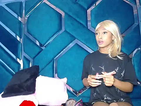 Lea Sweetly online show from December 4, 2025, 1:10 pm