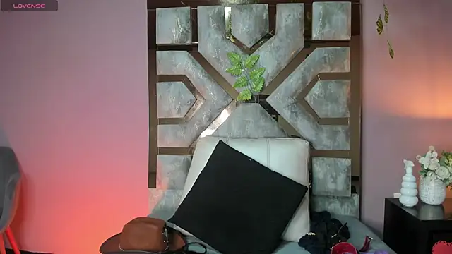 Electra Gosselin online show from July 1, 2026, 1:28 am