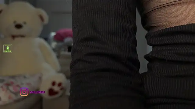 Snapshot of SofI-Play chatting on October 19, 2025, 3:48 pm SofI-Play online show from October 19, 2025, 3:48 pm