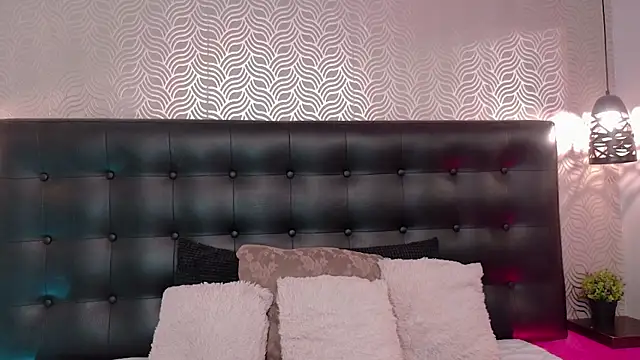 NaiaraMasson  online show from April 10, 2026, 12:12 pm