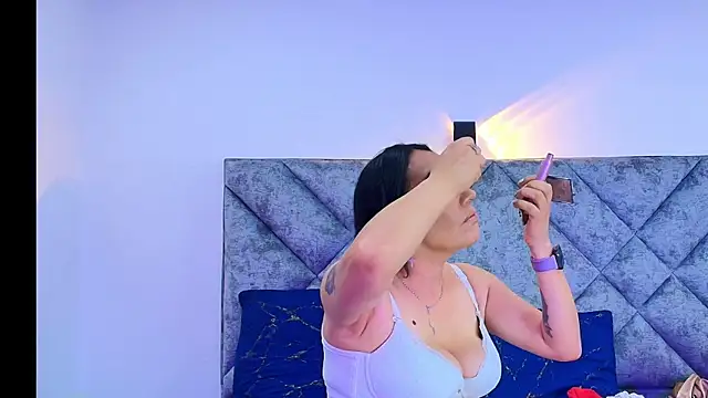 Shantey Laurent online show from October 13, 2025, 2:07 pm