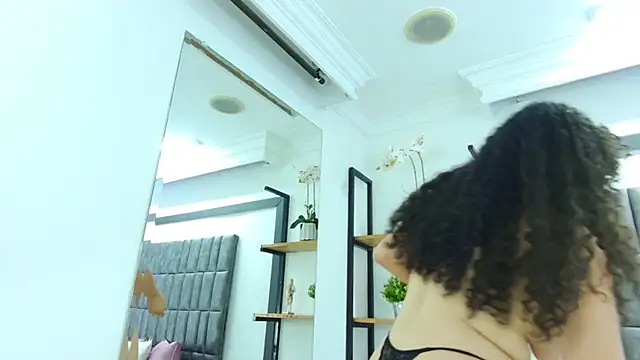 Skyler Fox  online show from January 18, 2026, 8:23 pm