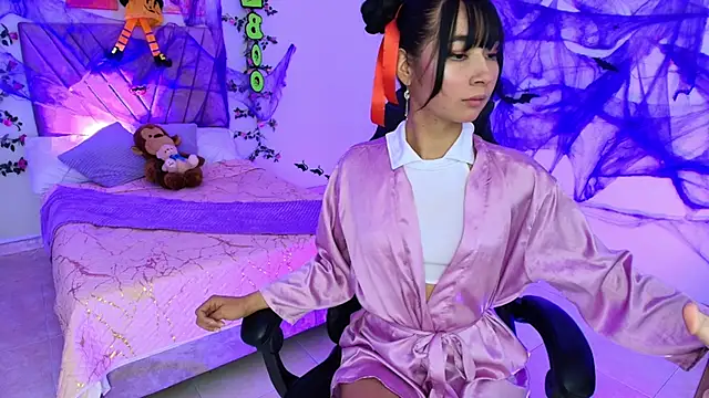 Snapshot of candy_kitt7 chatting on October 13, 2025, 2:18 pm candy kitt7 online show from October 13, 2025, 2:18 pm