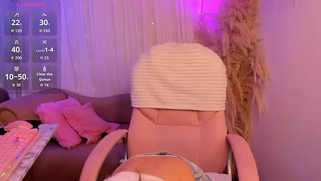 Snapshot of Issa_Moon_ chatting on October 25, 2025, 12:54 am Issa Moon online show from October 25, 2025, 12:54 am