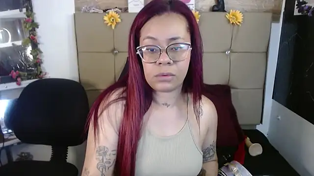 MIA  SPENCER online show from November 21, 2025, 9:03 pm