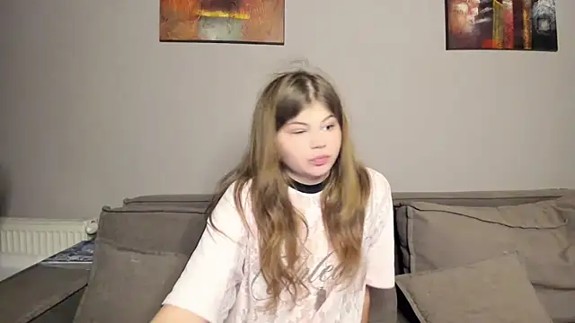 Lilly Jess online show from November 14, 2025, 7:50 pm