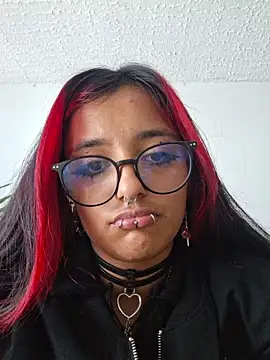 carolinerue online show from April 19, 2026, 9:28 pm