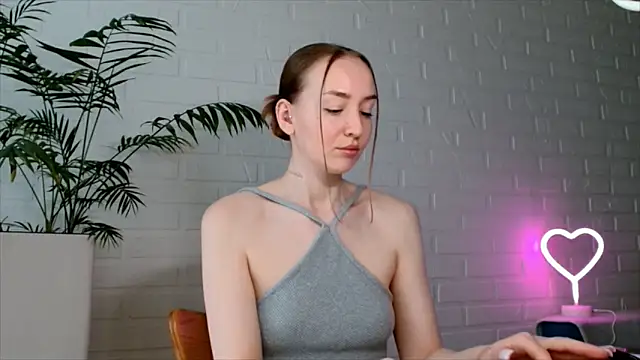 Snapshot of WhitePrincessLuna chatting on June 19, 2026, 1:06 pm WhitePrincessLuna online show from June 19, 2026, 1:06 pm