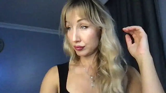 Snapshot of Pyrelissa chatting on December 1, 2025, 6:20 pm Pyrelissa online show from December 1, 2025, 6:20 pm