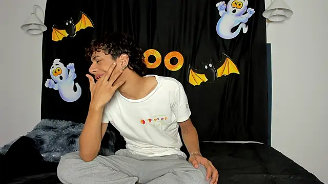 Snapshot of maicol_cum23 chatting on October 25, 2025, 4:33 am maicol cum23 online show from October 25, 2025, 4:33 am