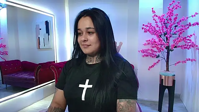 Snapshot of Black_roseee chatting on November 6, 2025, 3:32 am Black roseee online show from November 6, 2025, 3:32 am