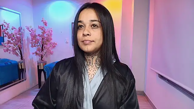 Snapshot of Black_roseee chatting on December 2, 2025, 7:43 am Black roseee online show from December 2, 2025, 7:43 am