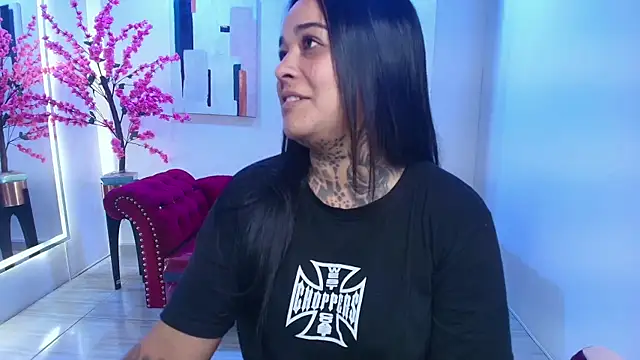 Black roseee online show from January 6, 2026, 3:32 am