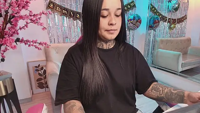 Black roseee online show from December 19, 2025, 8:11 pm