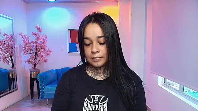 Snapshot of Black_roseee chatting on December 1, 2025, 7:37 pm Black roseee online show from December 1, 2025, 7:37 pm