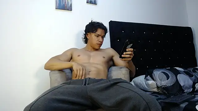 adriel escalante online show from November 25, 2025, 3:29 am