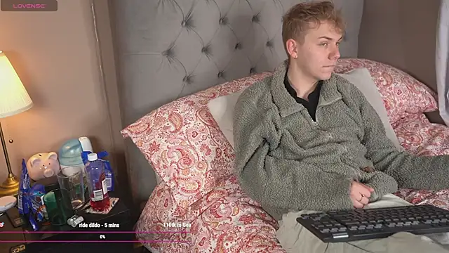 Snapshot of scottishtwink01 chatting on June 13, 2026, 10:40 pm scottishtwink01 online show from June 13, 2026, 10:40 pm