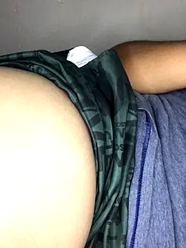 Snapshot of luzmelzinha chatting on September 30, 2025, 11:33 pm luzmelzinha online show from September 30, 2025, 11:33 pm