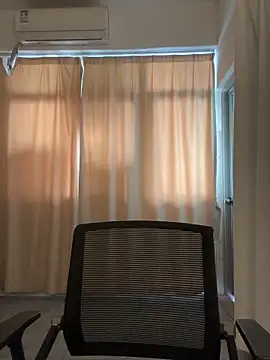 wly2028 online show from November 29, 2025, 5:40 am