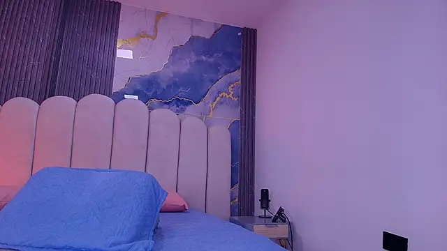 abbyrouss  online show from April 1, 2026, 3:08 am