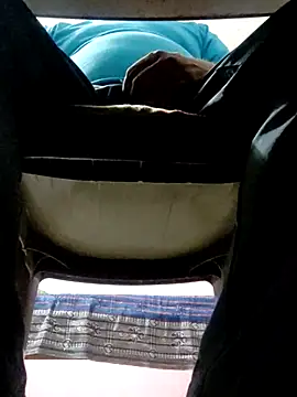 Snapshot of Famit025 chatting on October 9, 2025, 12:28 pm Famit025 online show from October 9, 2025, 12:28 pm