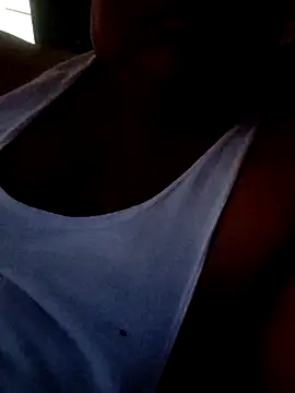 Snapshot of Famit025 chatting on October 8, 2025, 9:11 am Famit025 online show from October 8, 2025, 9:11 am