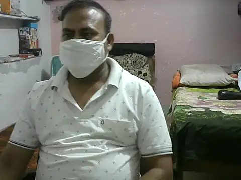 Snapshot of Famit025 chatting on February 14, 2026, 5:35 pm Famit025 online show from February 14, 2026, 5:35 pm