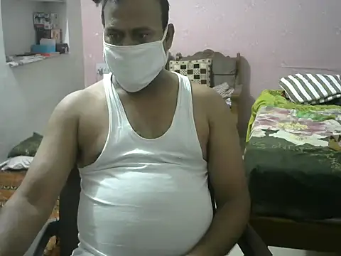 Famit025 online show from April 8, 2026, 8:32 pm