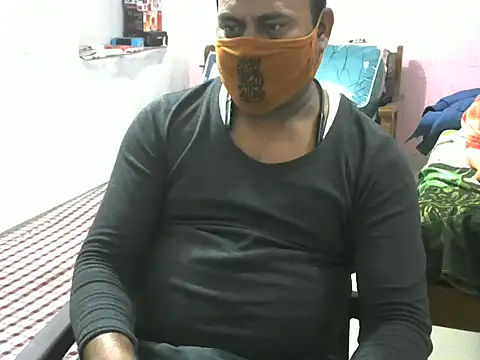 Snapshot of Famit025 chatting on January 12, 2026, 7:42 pm Famit025 online show from January 12, 2026, 7:42 pm