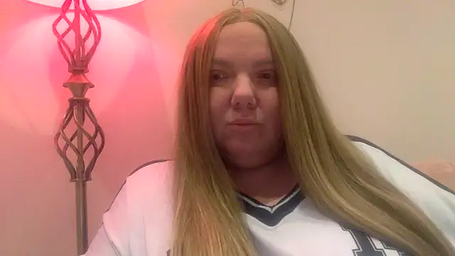 Dolaa11 online show from December 5, 2025, 7:40 am