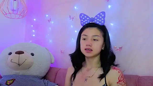 Snapshot of april_bennett chatting on January 6, 2026, 12:31 pm april bennett online show from January 6, 2026, 12:31 pm