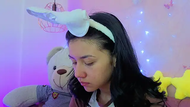 Snapshot of april_bennett chatting on January 7, 2026, 12:32 pm april bennett online show from January 7, 2026, 12:32 pm