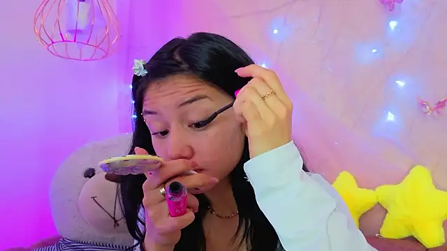 Snapshot of april_bennett chatting on February 26, 2026, 1:00 pm april bennett online show from February 26, 2026, 1:00 pm