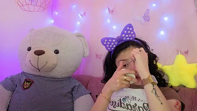 Snapshot of april_bennett chatting on December 19, 2025, 12:29 pm april bennett online show from December 19, 2025, 12:29 pm