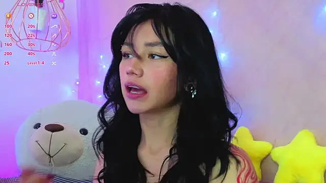 april bennett online show from April 13, 2026, 1:04 pm