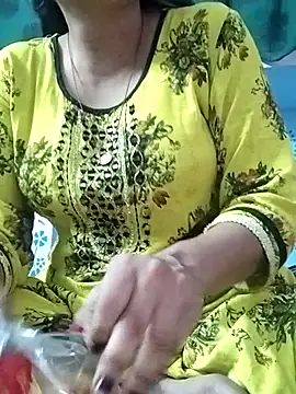 Snapshot of Hot-Pooja25 chatting on May 1, 2026, 3:50 pm Hot-Pooja25 online show from May 1, 2026, 3:50 pm