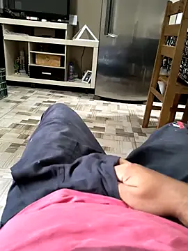 Snapshot of Enriquee147 chatting on December 16, 2025, 8:13 pm Enriquee147 online show from December 16, 2025, 8:13 pm