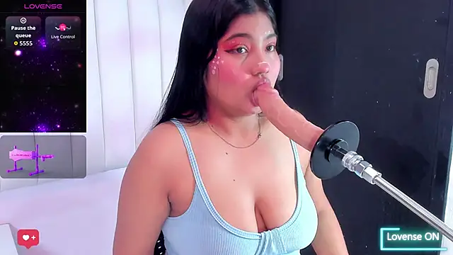 mysticlatina1 online show from November 1, 2025, 12:21 pm