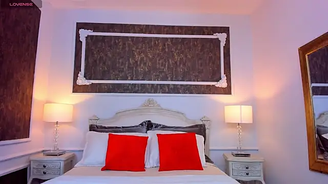 SharonBonet online show from October 27, 2025, 1:56 pm