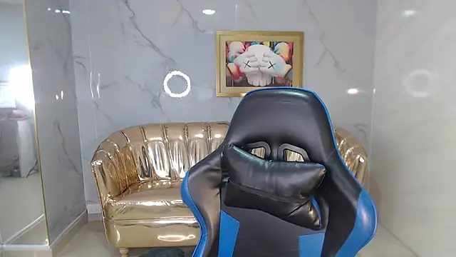 Snapshot of catalina5_s chatting on December 19, 2025, 1:24 pm catalina5 s online show from December 19, 2025, 1:24 pm