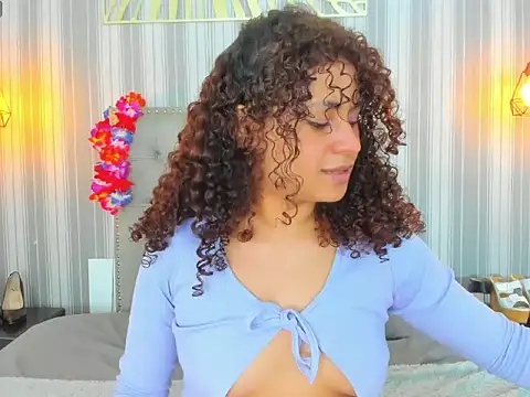 Snapshot of Sofiapassionne chatting on February 27, 2026, 1:44 pm Sofiapassionne online show from February 27, 2026, 1:44 pm