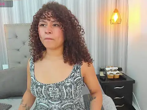 Snapshot of Sofiapassionne chatting on February 17, 2026, 5:54 pm Sofiapassionne online show from February 17, 2026, 5:54 pm