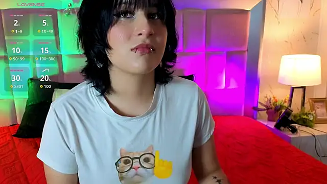 Snapshot of RobinBennett chatting on May 16, 2026, 12:59 pm RobinBennett online show from May 16, 2026, 12:59 pm