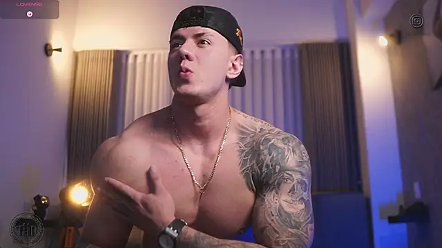 Snapshot of Thomas_Falcon chatting on October 28, 2025, 12:11 am Thomas Falcon online show from October 28, 2025, 12:11 am