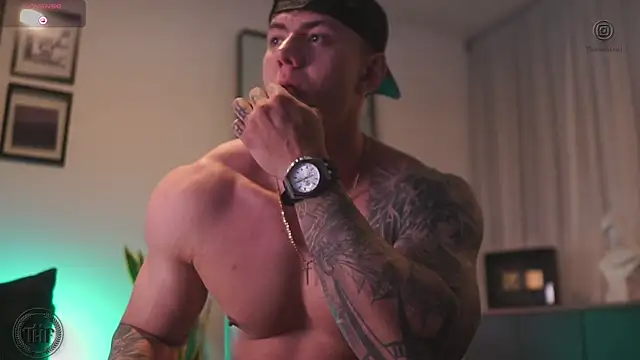 Snapshot of Thomas_Falcon chatting on November 11, 2025, 11:09 pm Thomas Falcon online show from November 11, 2025, 11:09 pm