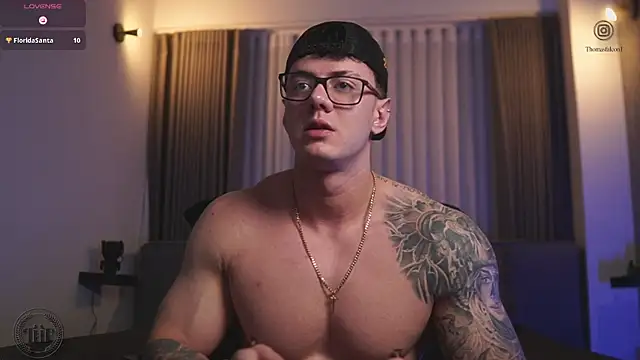 Snapshot of Thomas_Falcon chatting on November 1, 2025, 2:18 am Thomas Falcon online show from November 1, 2025, 2:18 am