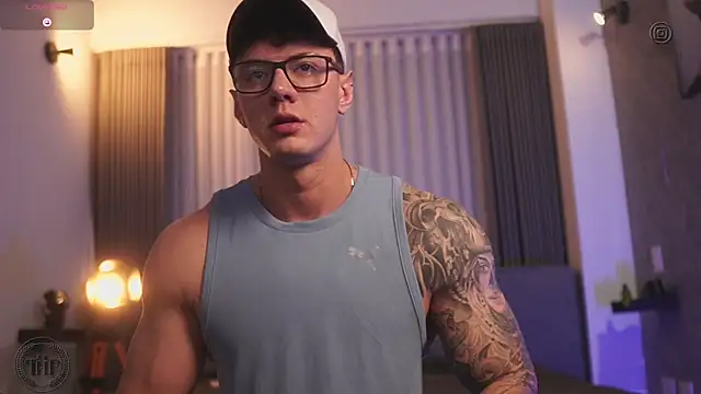 Snapshot of Thomas_Falcon chatting on October 25, 2025, 2:11 am Thomas Falcon online show from October 25, 2025, 2:11 am