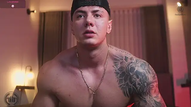 Snapshot of Thomas_Falcon chatting on November 4, 2025, 12:36 am Thomas Falcon online show from November 4, 2025, 12:36 am