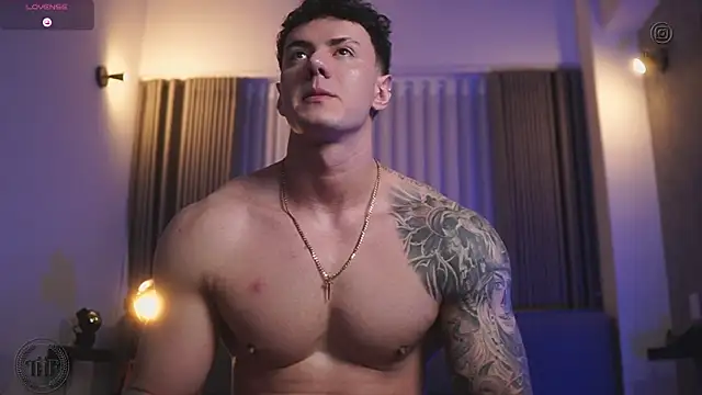 Snapshot of Thomas_Falcon chatting on October 28, 2025, 10:31 pm Thomas Falcon online show from October 28, 2025, 10:31 pm